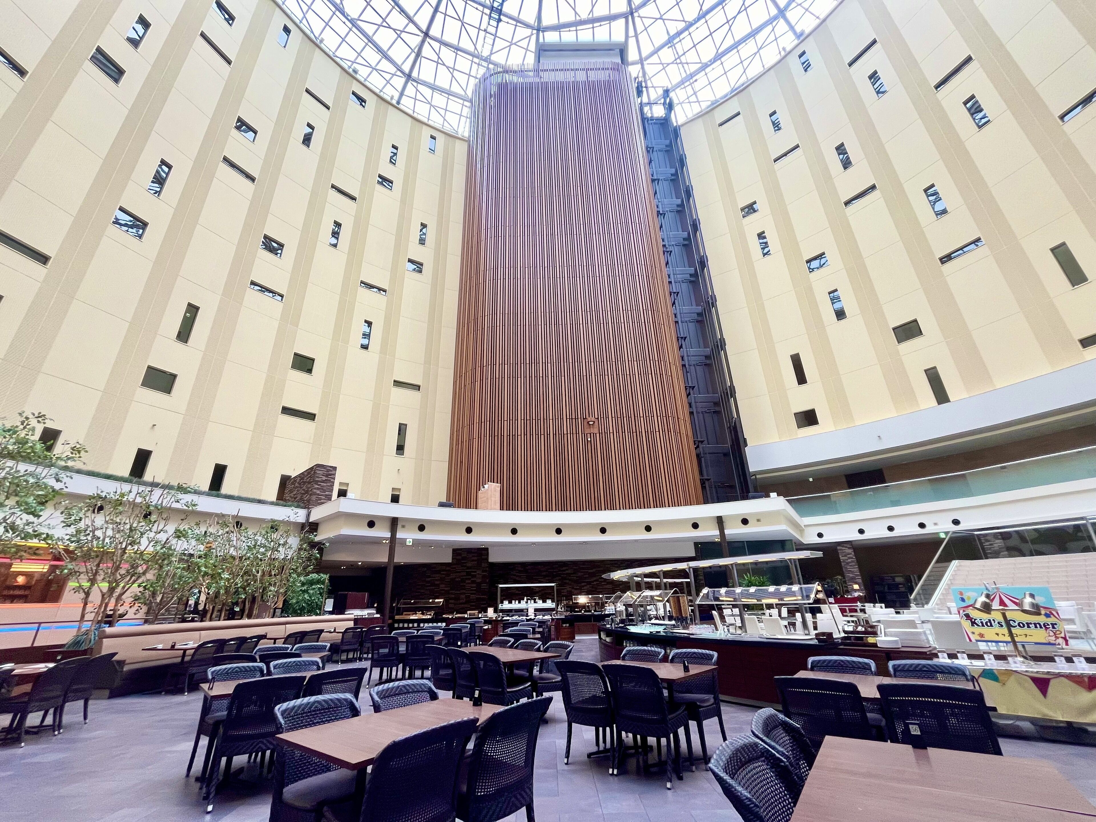 每日供应自助式早餐（每人 JPY 3800）