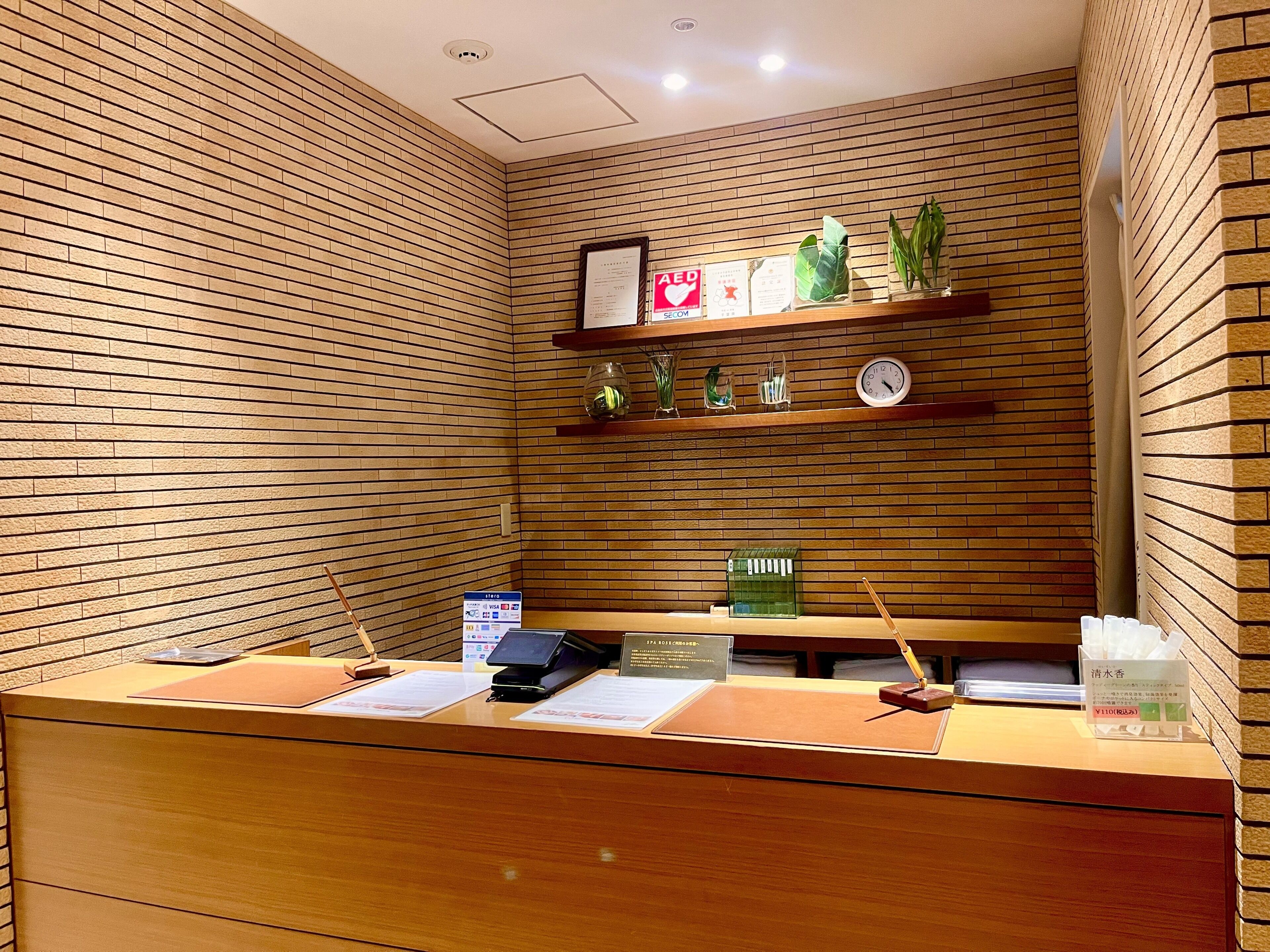 sauna, hot tub, steam room, body treatments, facials, 2 treatment rooms