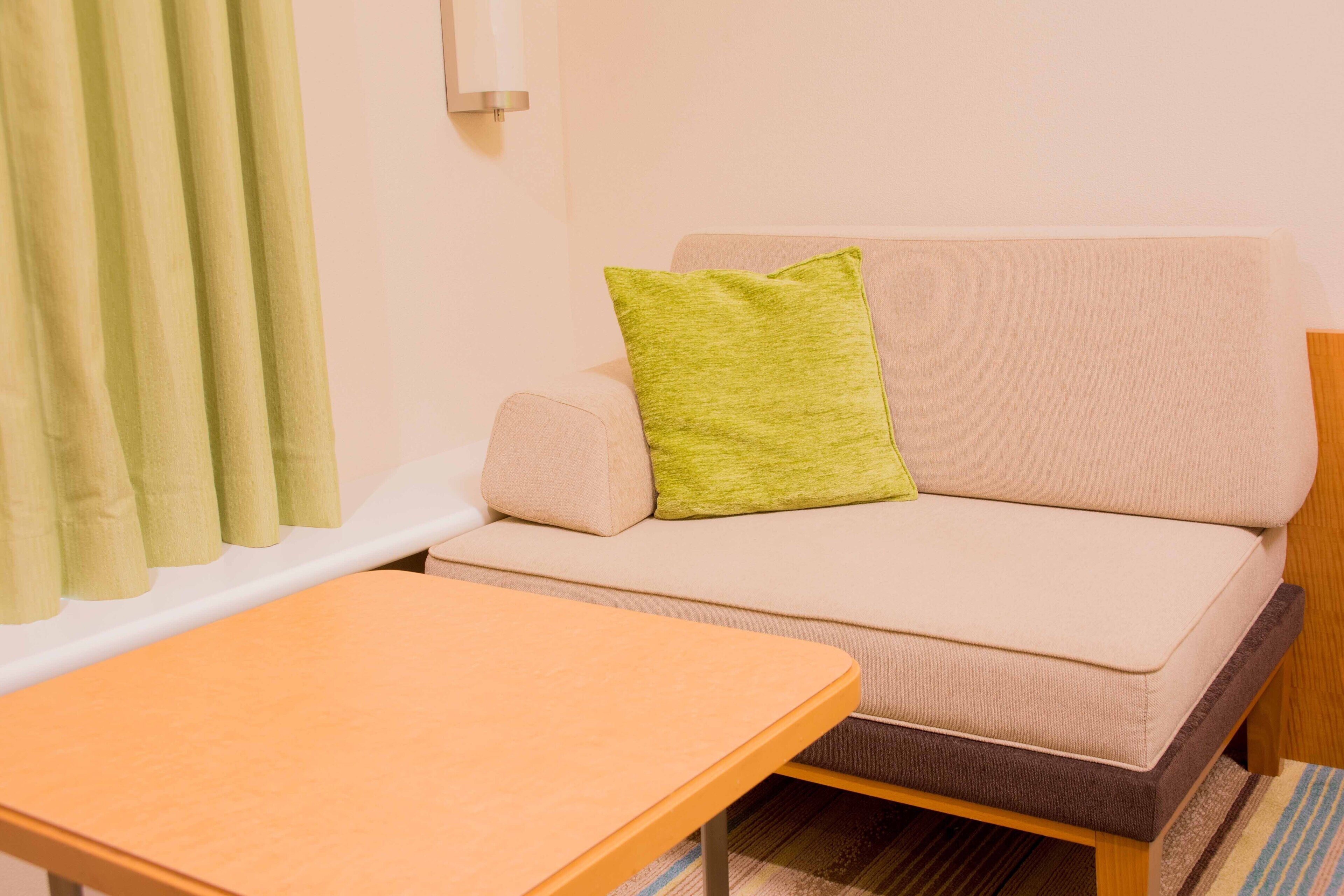 hypo-allergenic bedding, in-room safe, desk, blackout curtains