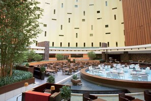 Breakfast, lunch, dinner served; international cuisine  - Maihama View Hotel by HULIC (Urayasu)