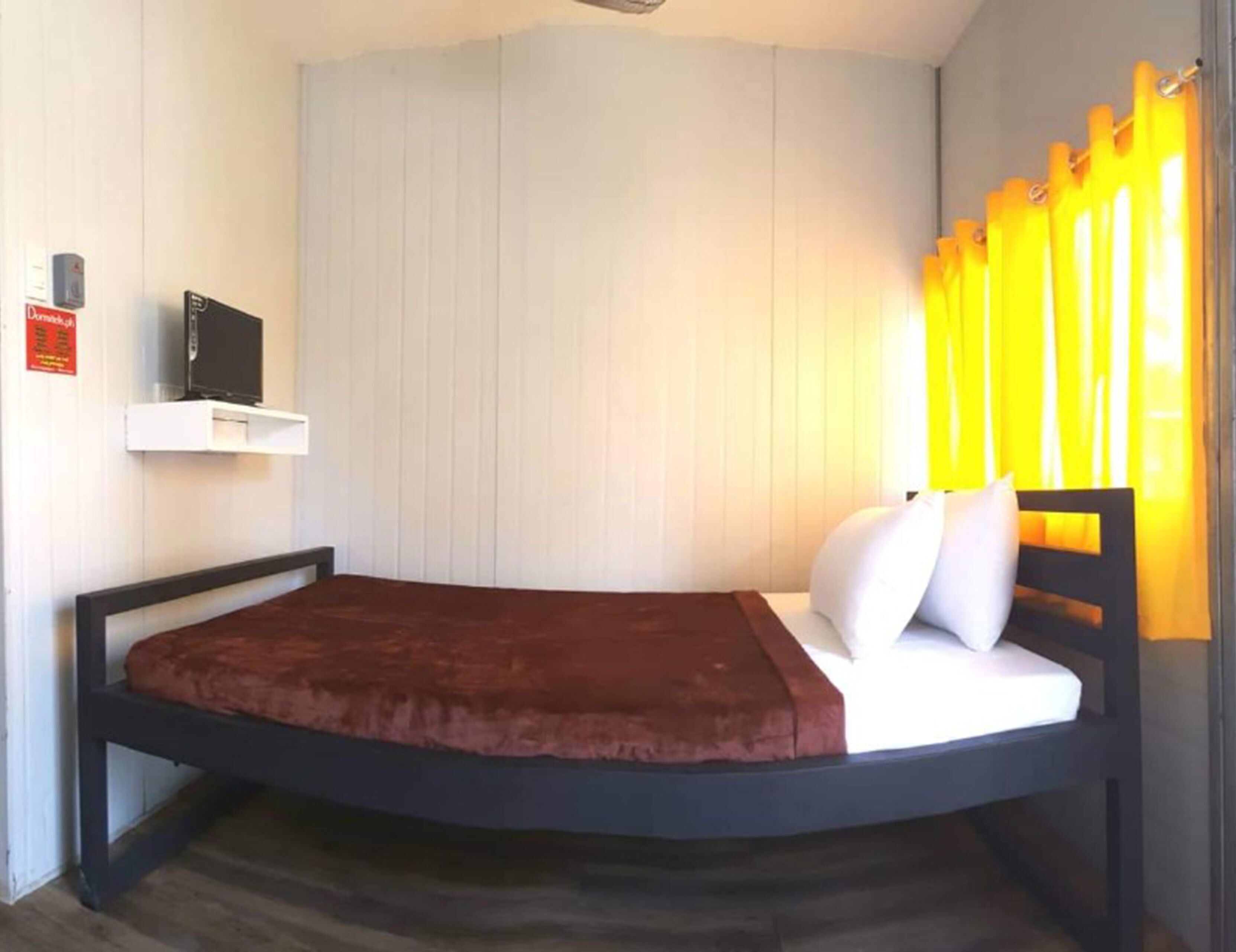 Free WiFi, bed sheets