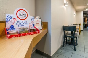 Alimentos y bebidas