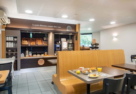 Restaurante. B&B HOTEL Cholet Sud