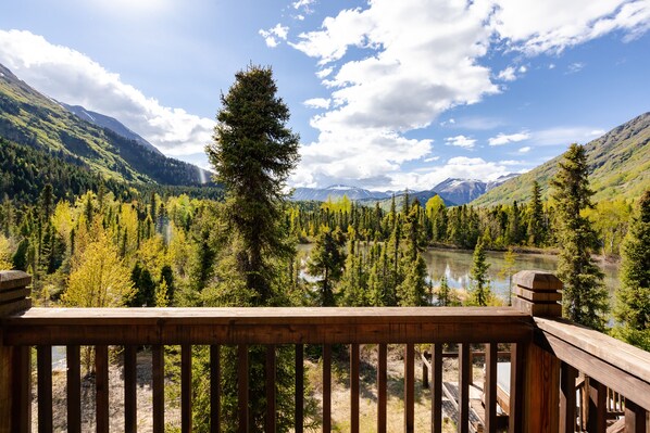 Room, 1 Queen Bed | 1 bedroom, premium bedding, individually decorated - The Inn at Tern Lake (Moose Pass)