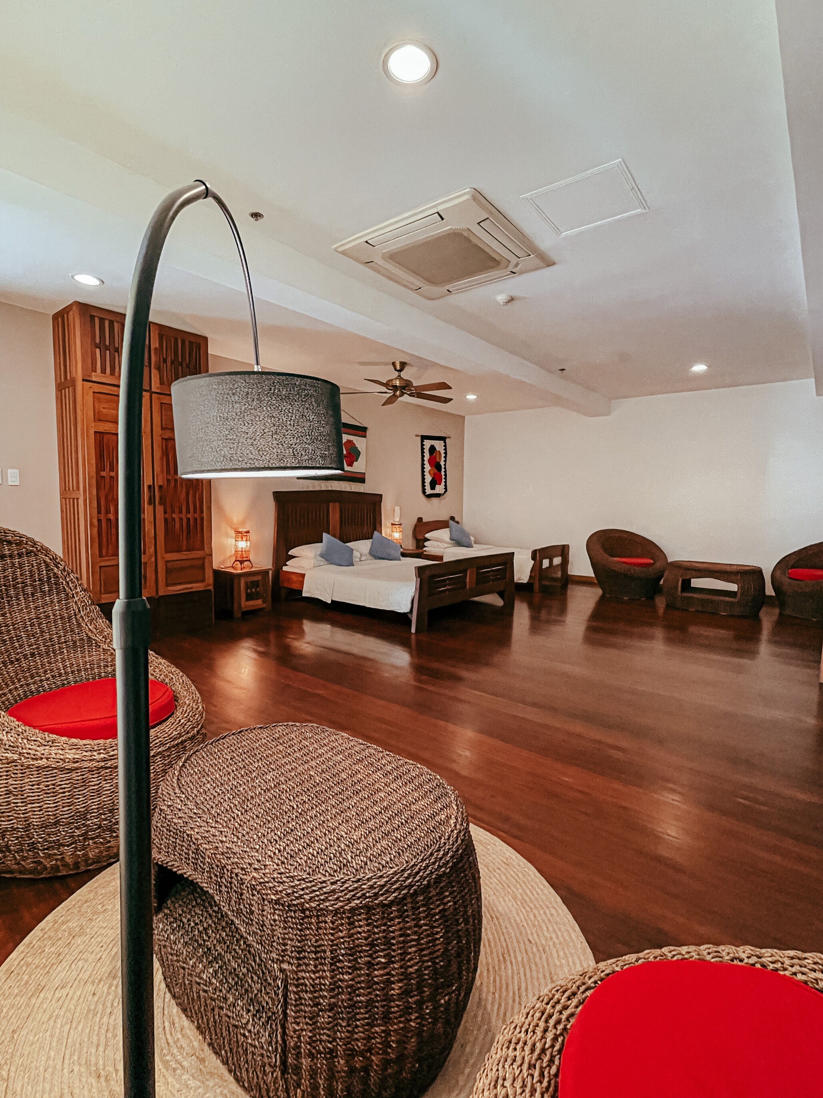 Télévision à écran plat de 32 pouces avec chaînes par câble