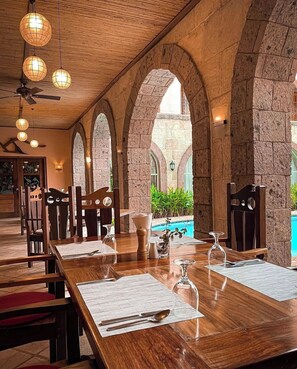 Breakfast, lunch, dinner served; Filipino cuisine - Corto del Mar Hotel (Coron)