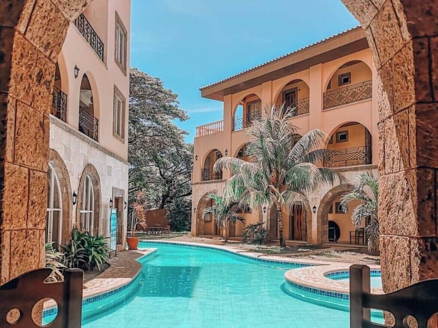 Outdoor pool, pool loungers