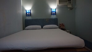 Executive Room | Desk, free WiFi, bed sheets
