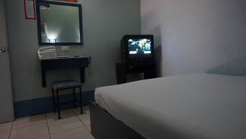 مكتب وواي فاي مجانًا وملاءات أسرّة