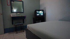 Executive Room | Desk, WiFi (free), bed sheets - Halina Hotel Avenida (Manila)
