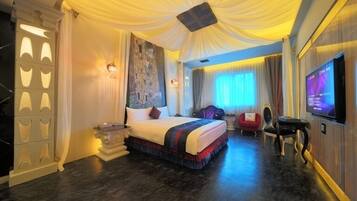 Deluxe Double Room (Checkout 12pm next day) | Free minibar, soundproofing, free WiFi, bed sheets