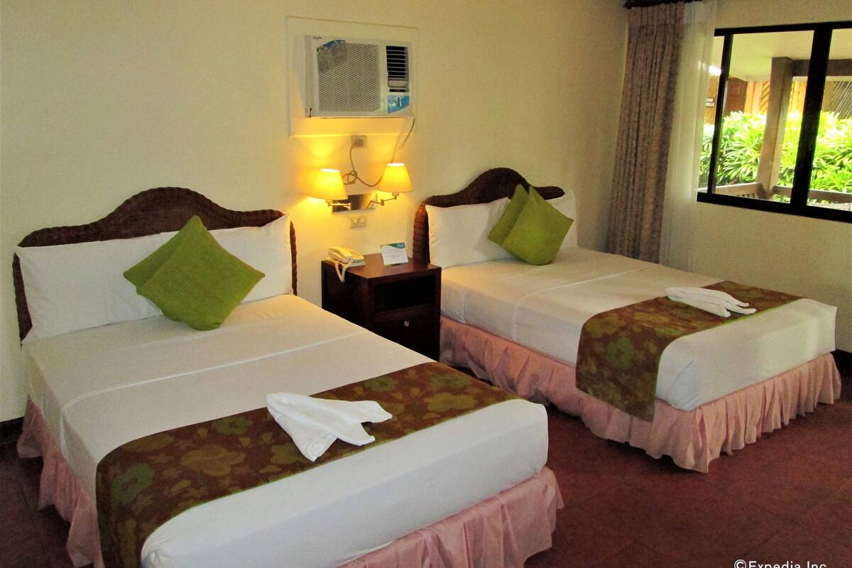Deluxe Cabana | Premium bedding, desk, blackout drapes, bed sheets