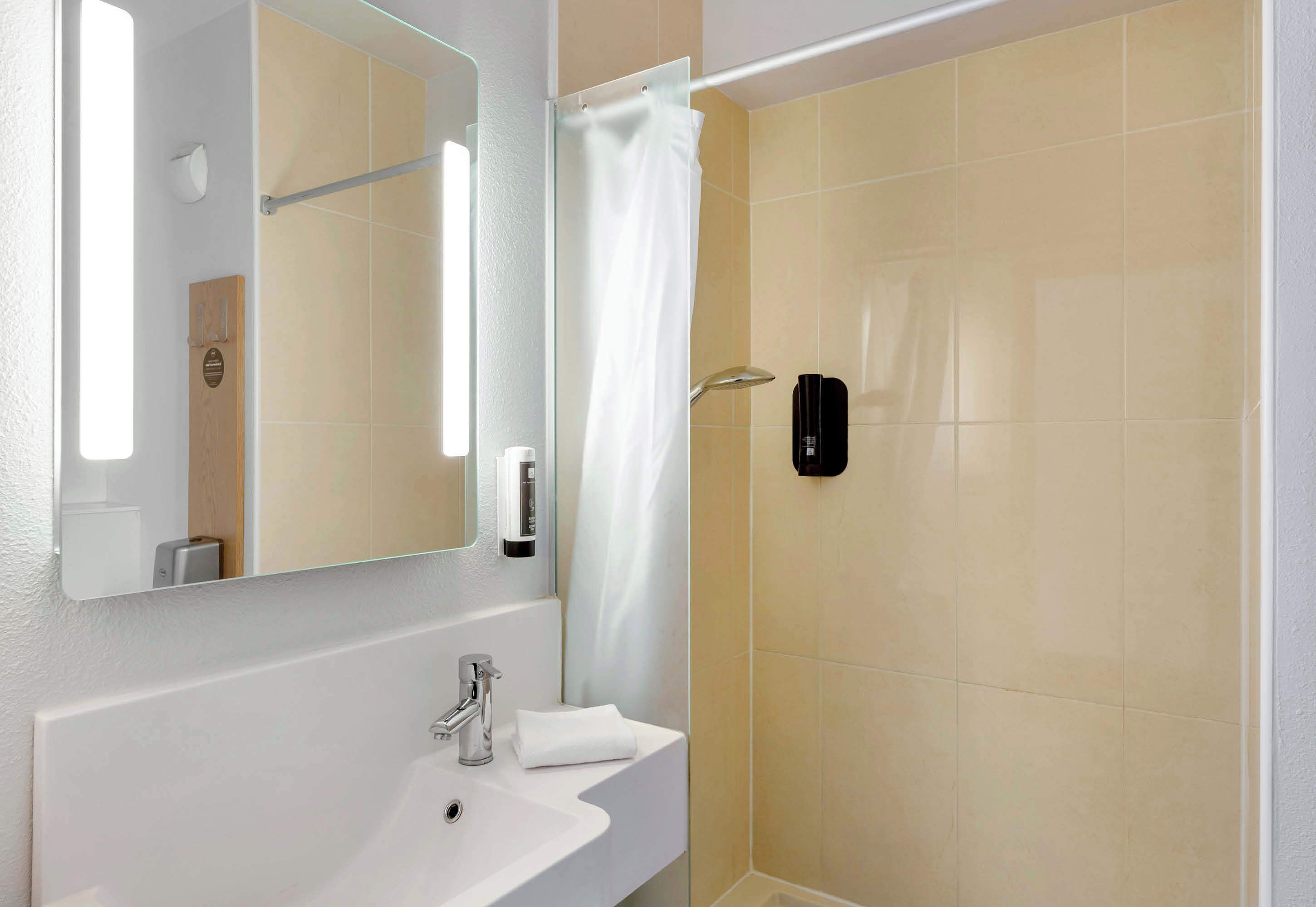 Douche, serviettes fournies