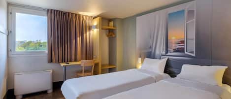 Twin Room, Non Smoking | Desk, soundproofing, free WiFi, bed sheets
