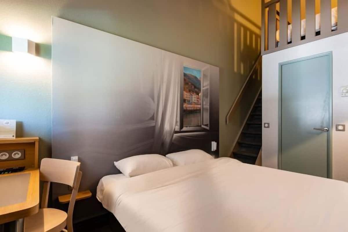 Ropa de cama de alta calidad, escritorio, insonorización y wifi gratis