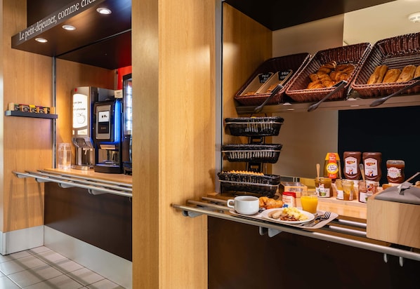 Tägliches Frühstücksbuffet gegen Gebühr