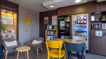 Área de estar no saguão