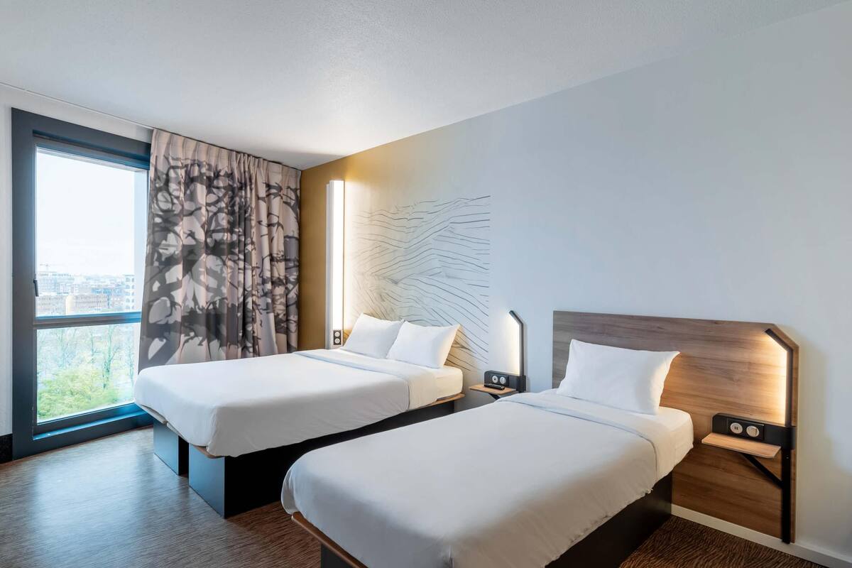 Standard Triple Room | Desk, soundproofing, cribs (free), WiFi (free)