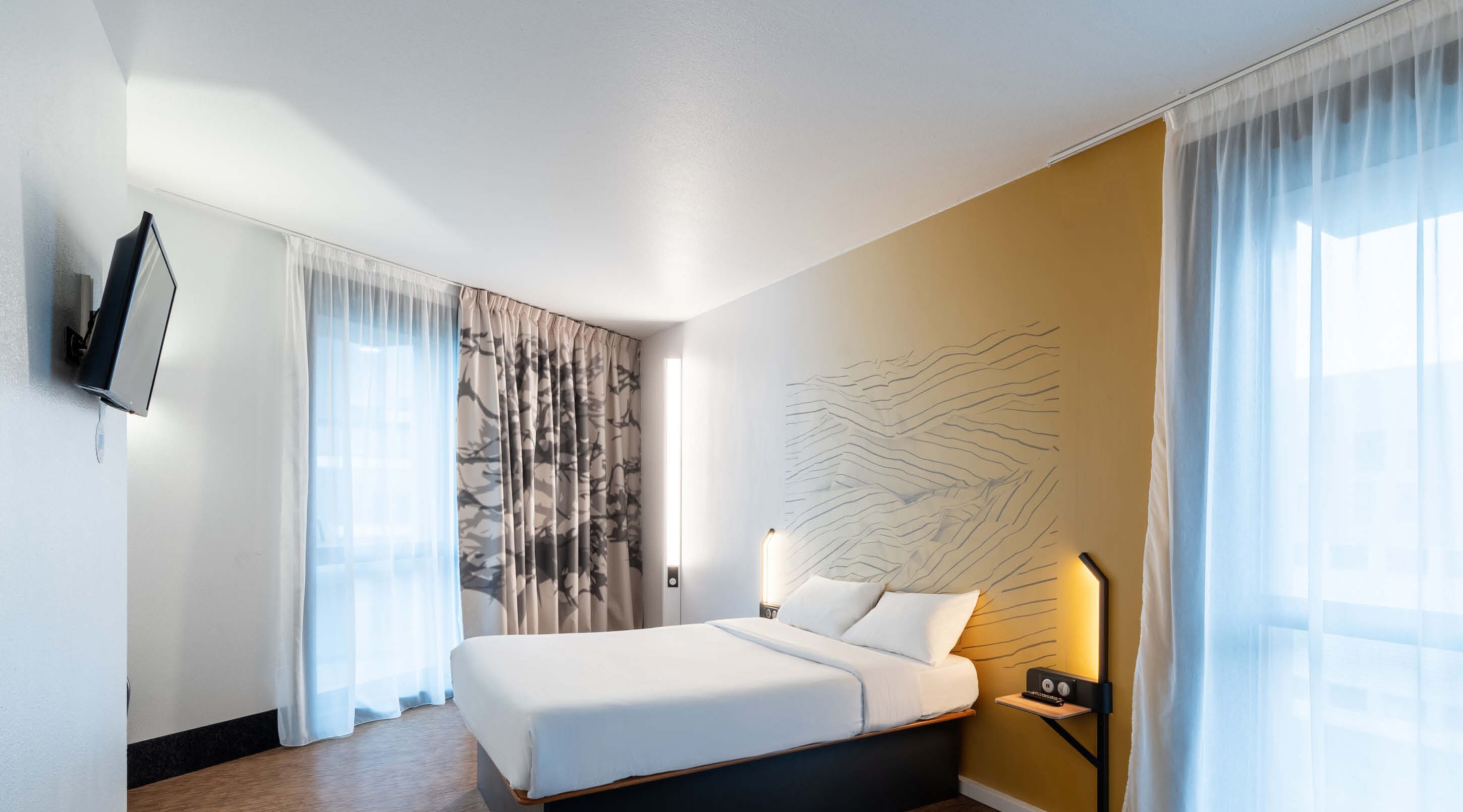 triple room, mobility accessible, non smoking | 1 bedroom, desk, soundproofing, free cots/infant beds