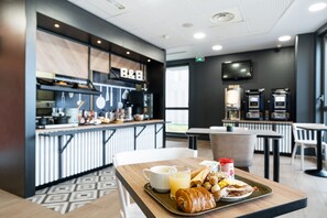 Restaurant - B&B HOTEL Lille Villeneuve d'Ascq Grand Stade 3 étoiles (Villeneuve-d'Ascq)