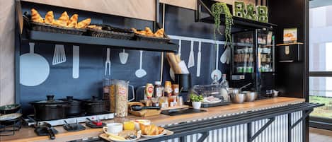 Petit déjeuner buffet servi tous les jours en supplément