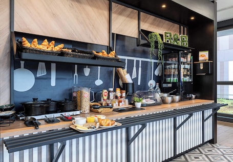 Desayuno buffet todos los días (con cargo)