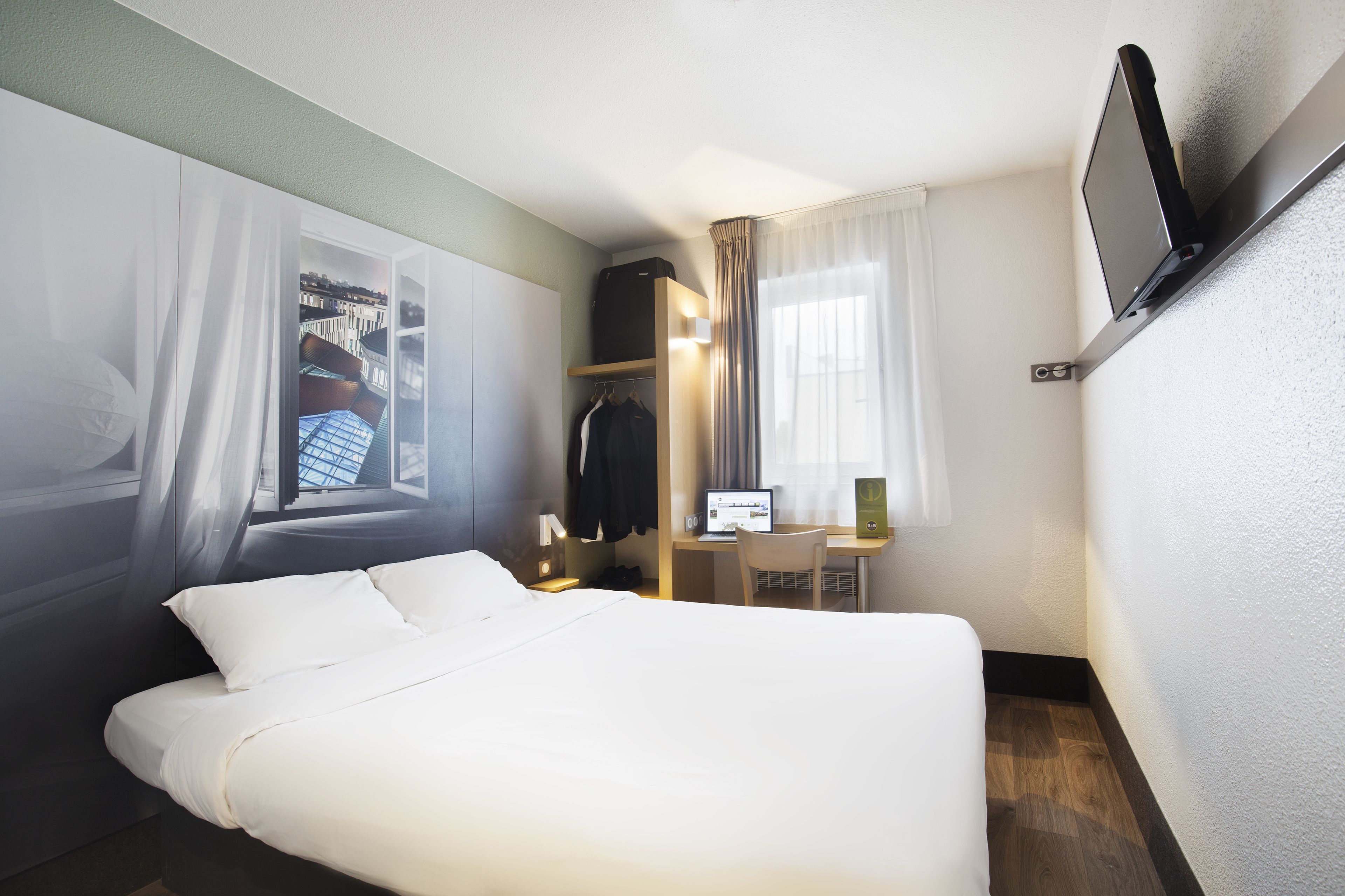 premium bedding, desk, soundproofing, free wifi