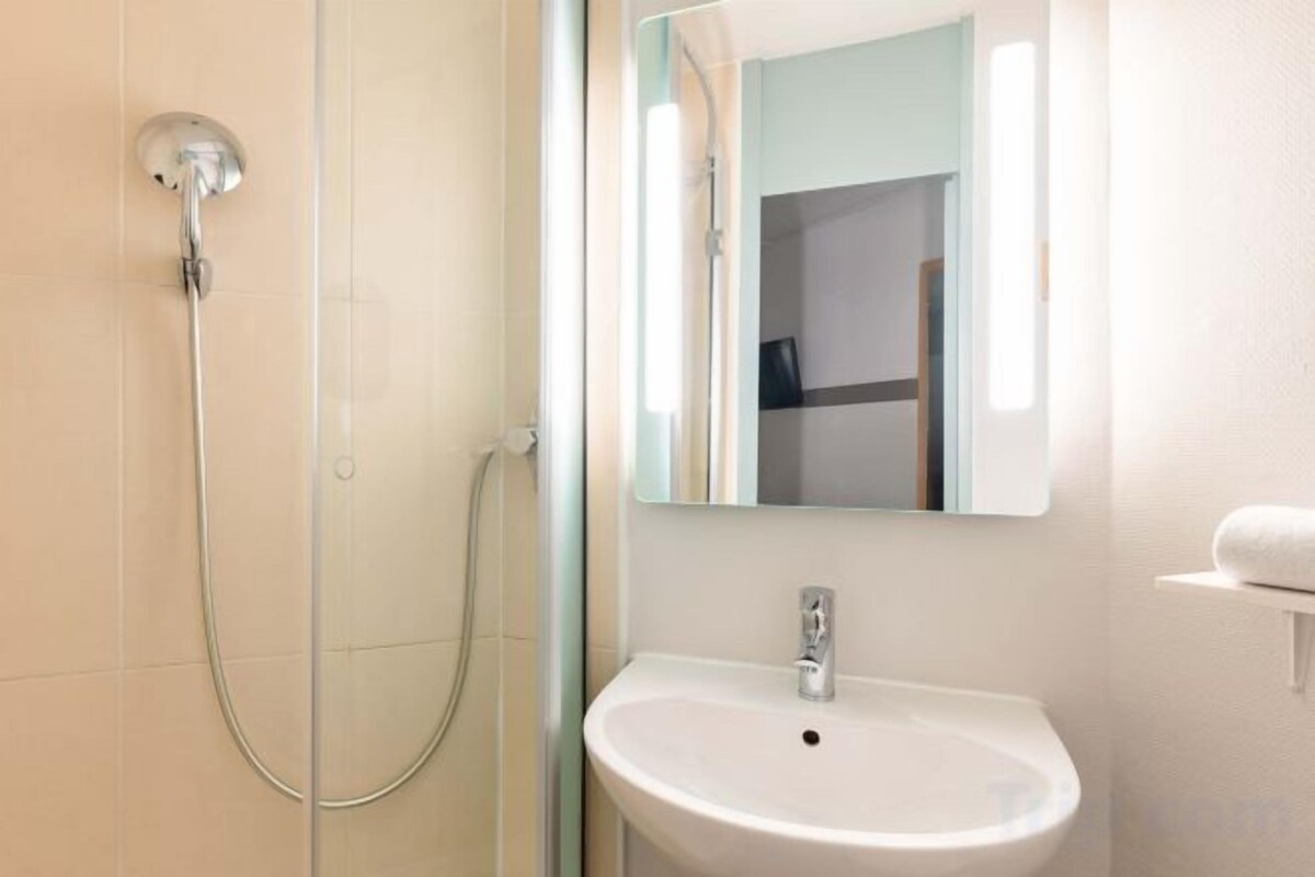Douche, serviettes fournies