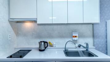 Phòng 2 giường đơn dành cho gia đình, 2 phòng ngủ, không hút thuốc | Bếp riêng | Tủ lạnh, ấm điện, dụng cụ nấu nướng/bát dĩa/dao nĩa