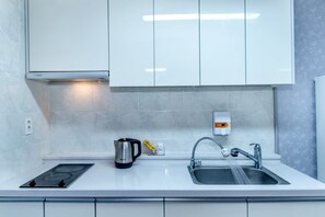 Family Twin Room, 2 Bedrooms, Non Smoking | Private kitchen | Fridge, electric kettle, cookware/dishes/utensils