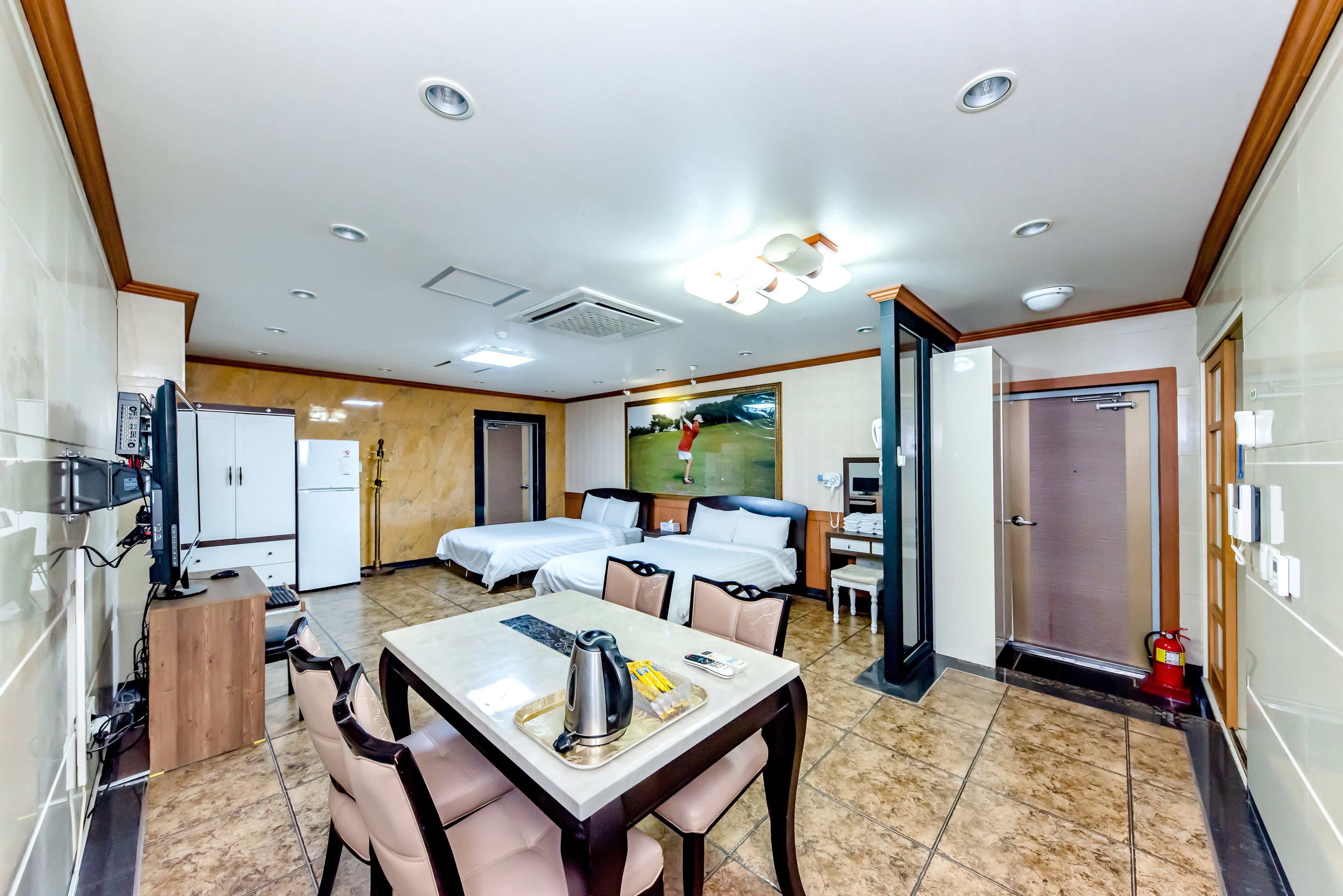 Chambre Triple Deluxe, 4 chambres, non-fumeurs | 1 chambre, literie de qualité supérieure, bureau, rideaux occultants