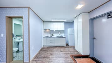 Chambre Familiale avec lits jumeaux, 2 chambres, non-fumeurs | Vue de la chambre