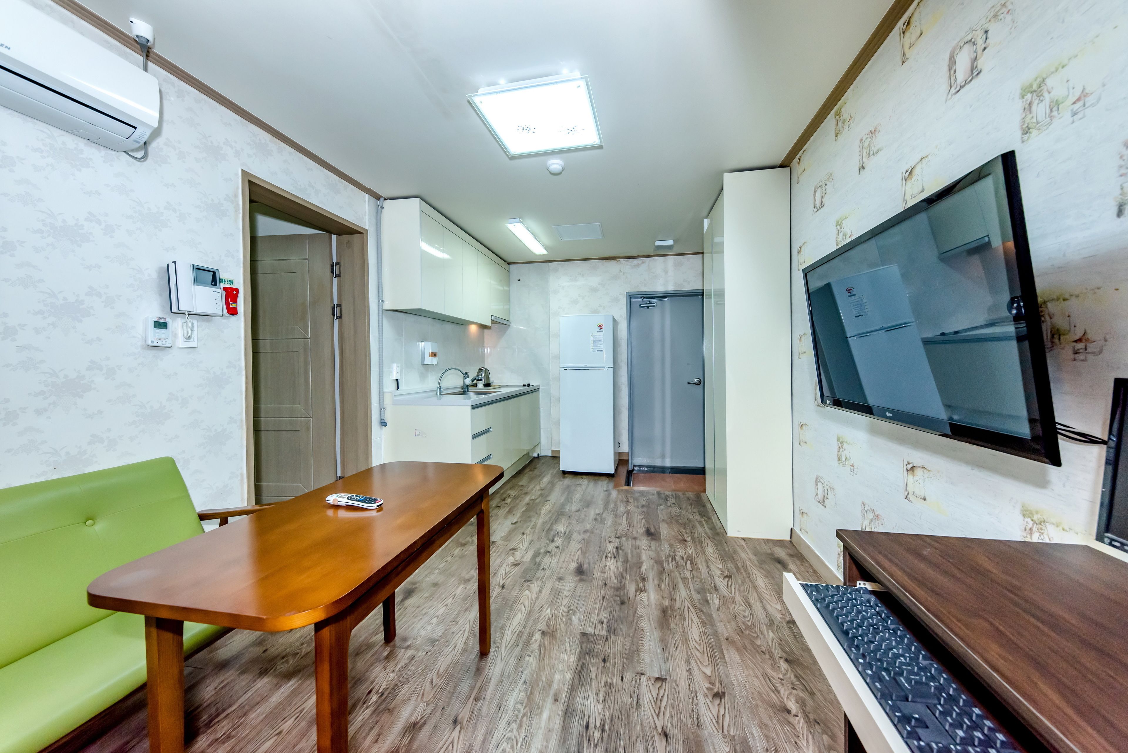 Chambre avec lits jumeaux, cuisine (14 PY) | 1 chambre, literie de qualité supérieure, bureau, rideaux occultants