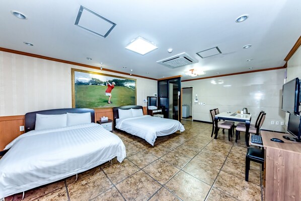 Deluxe Triple Room, 4 Bedrooms, Non Smoking