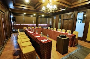 Meeting facility - Pose in Solo by Wstay (Surakarta)