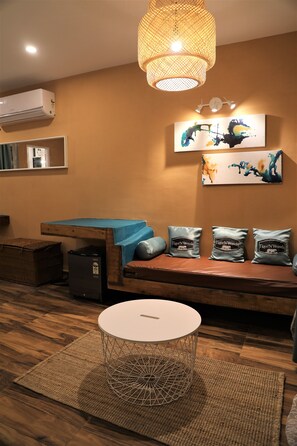 Studiosuite | Badezimmer | Dusche, Regendusche, kostenlose Toilettenartikel, Handtücher