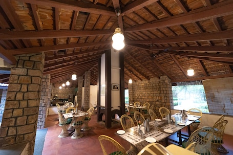 Breakfast, lunch, dinner served; Indian cuisine