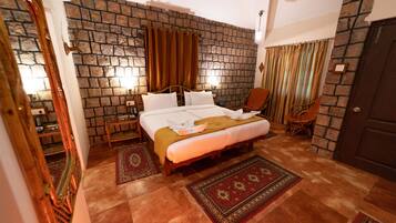 Kamar Single Deluks, 1 Tempat Tidur Double, akses difabel, pemandangan danau | Seprai premium, meja kerja, dan tempat tidur lipat/tambahan