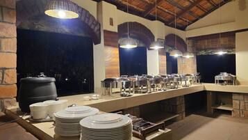 Se sirven desayunos, comidas y cenas