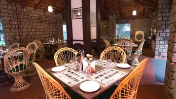 Se sirven desayunos, almuerzos, cenas y cocina india