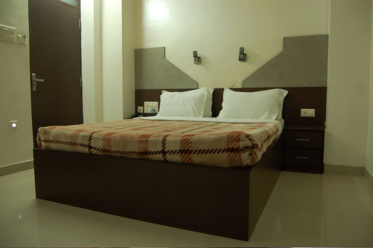 1 bedroom, premium bedding, minibar, in-room safe
