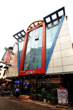 Front of property - Hotel Roma DX (New Delhi)