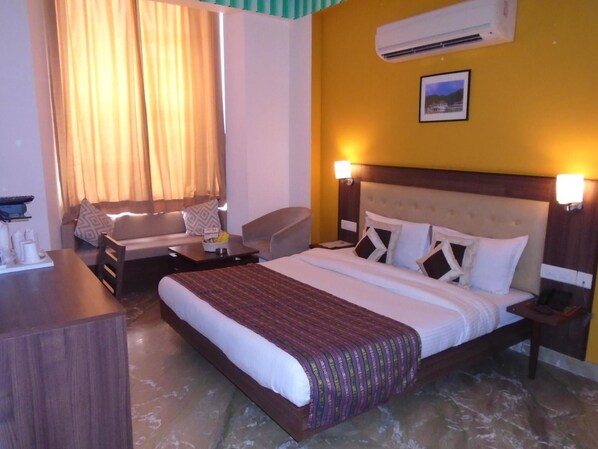 Premium bedding, free minibar items, in-room safe, desk