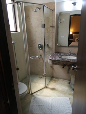 Deluxe Double Room, 1 Double Bed, Non Smoking, City View | Bathroom | Deep-soaking bathtub, free toiletries, hair dryer, bathrobes