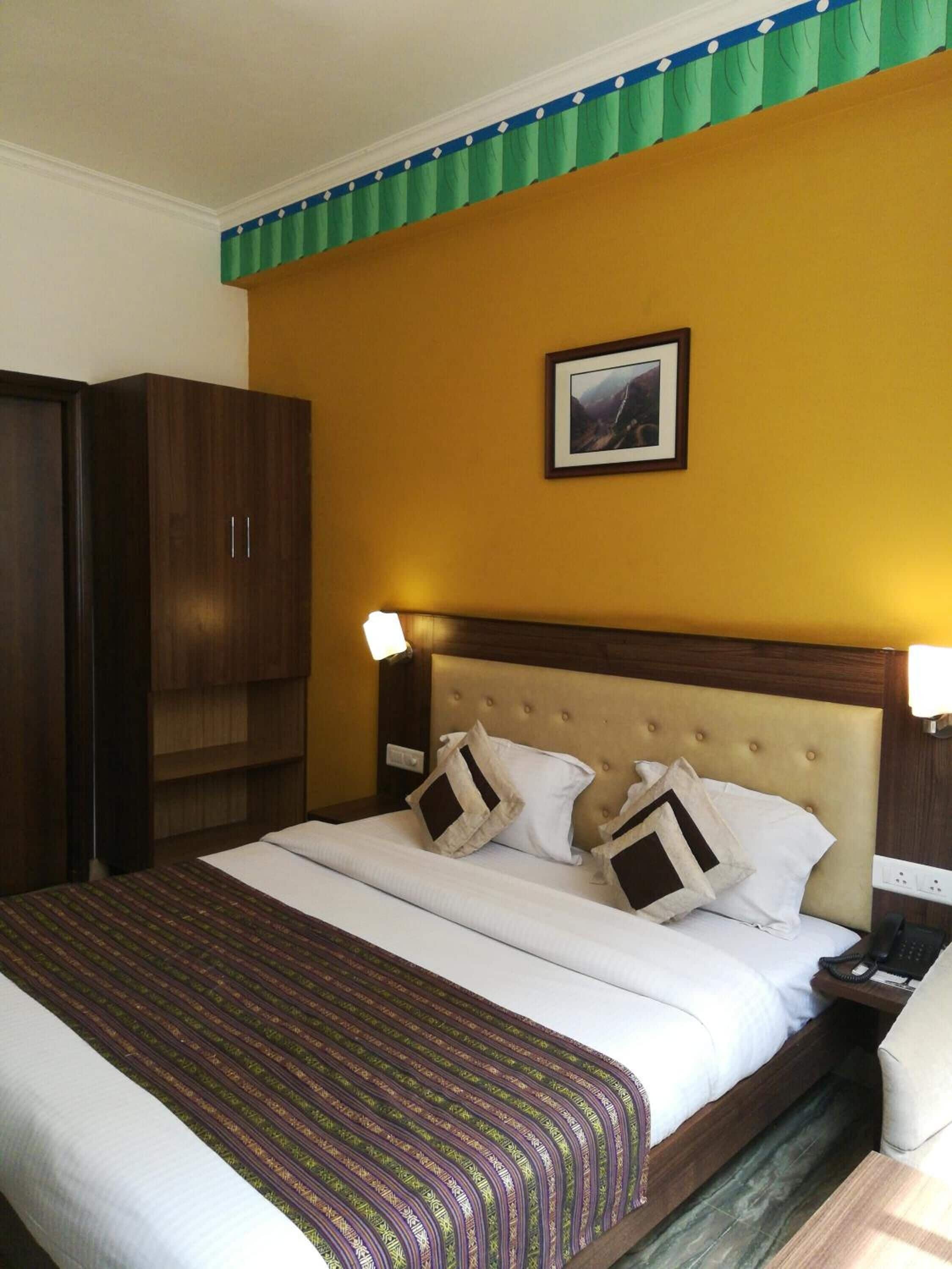 Deluxe tweepersoonskamer, 1 tweepersoonsbed, niet-roken, uitzicht op stad | Luxe beddengoed, een minibar met enkele gratis items