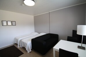 Estudio, 2 camas individuales | Ropa de cama de alta calidad y tabla de planchar con plancha 