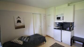 Twin Room, Shared Bathroom | Premium bedding, iron/ironing board, free WiFi