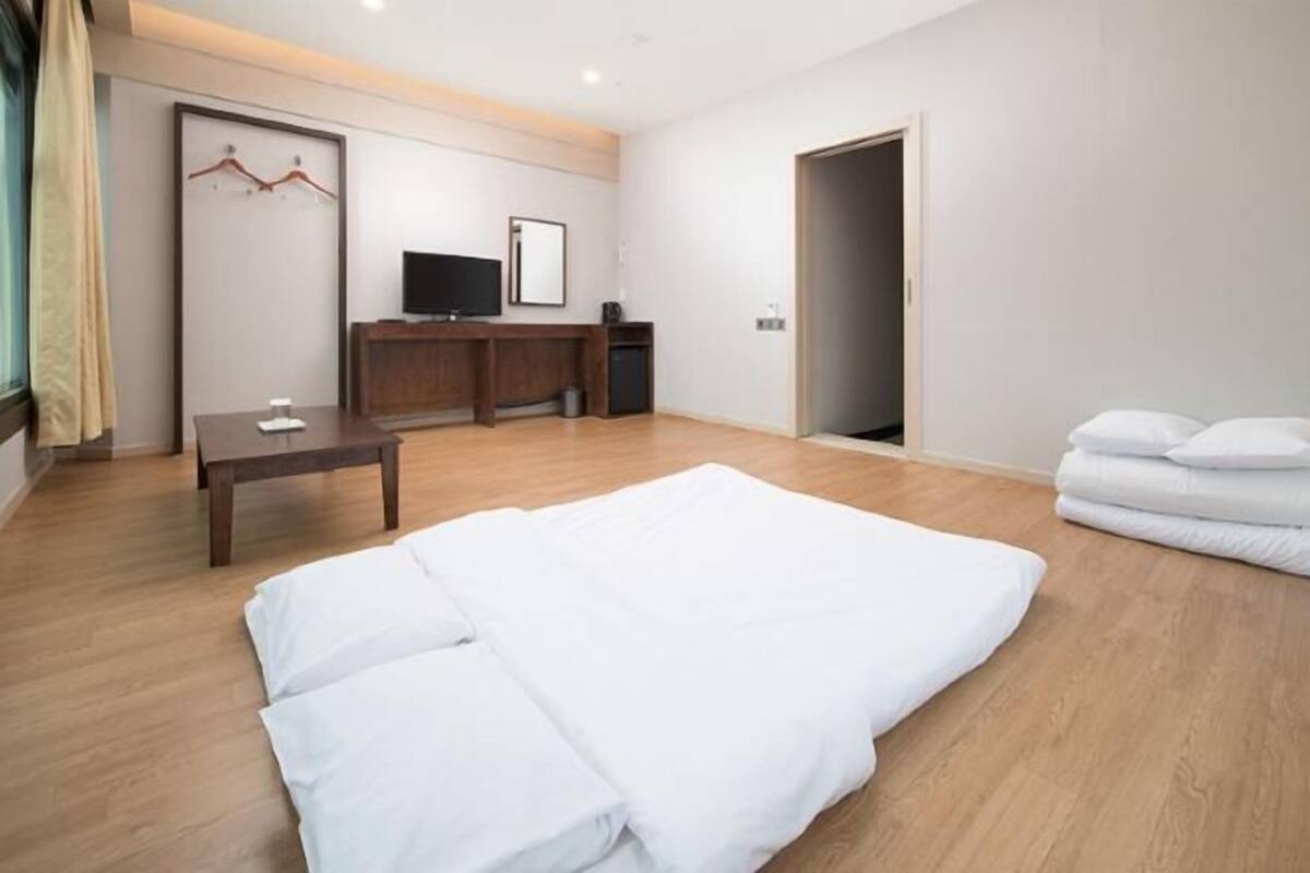 Minibar, espace de travail pour ordinateur portable, Wi-Fi gratuit