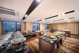 매일 뷔페 아침 식사 유료