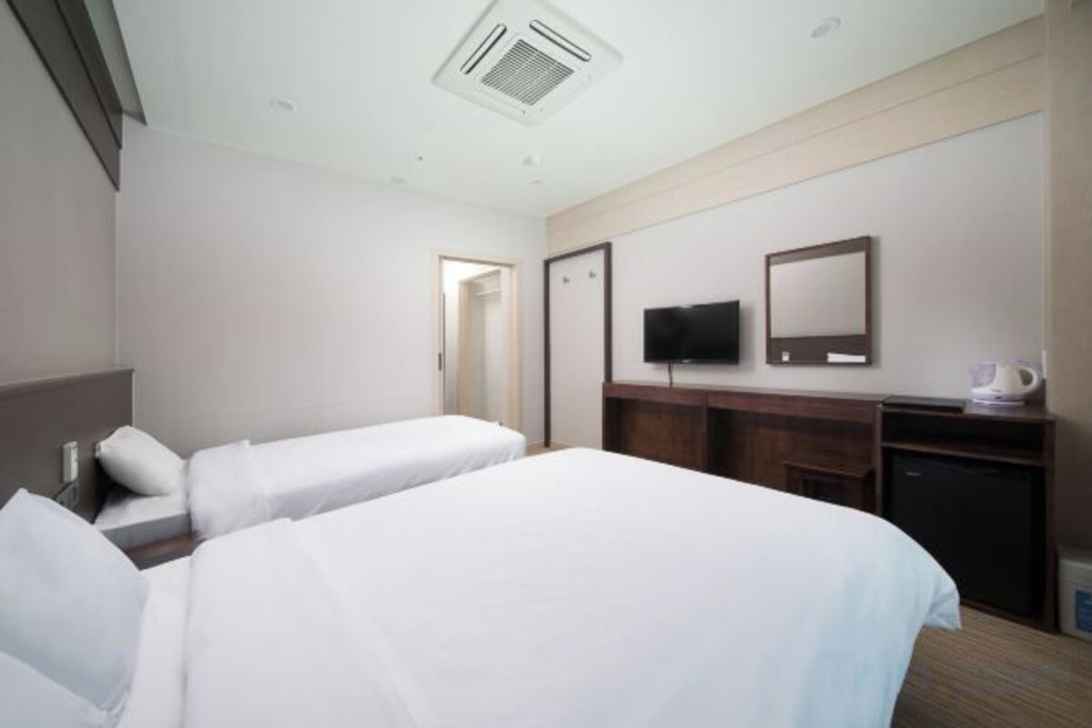 Standard Twin Room with Mountain View Non smoking